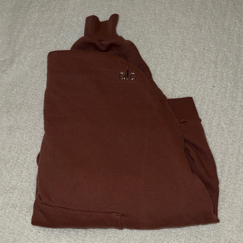 ALO Yoga Brown Sweatshirt Chestnut, Limited Edition